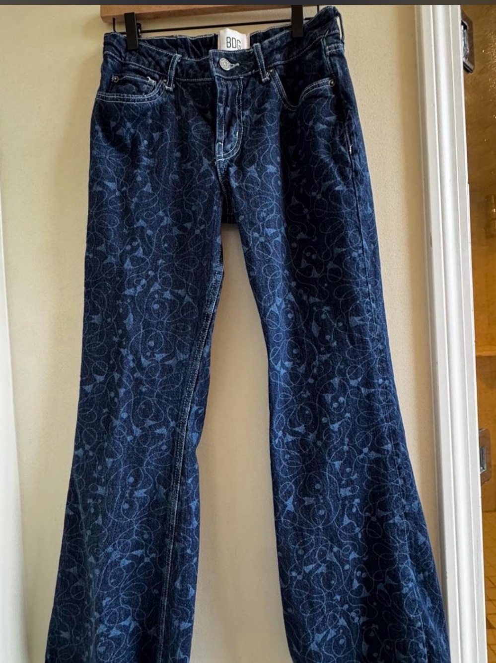 Blue floral print BDG jeans size 27 EUC
